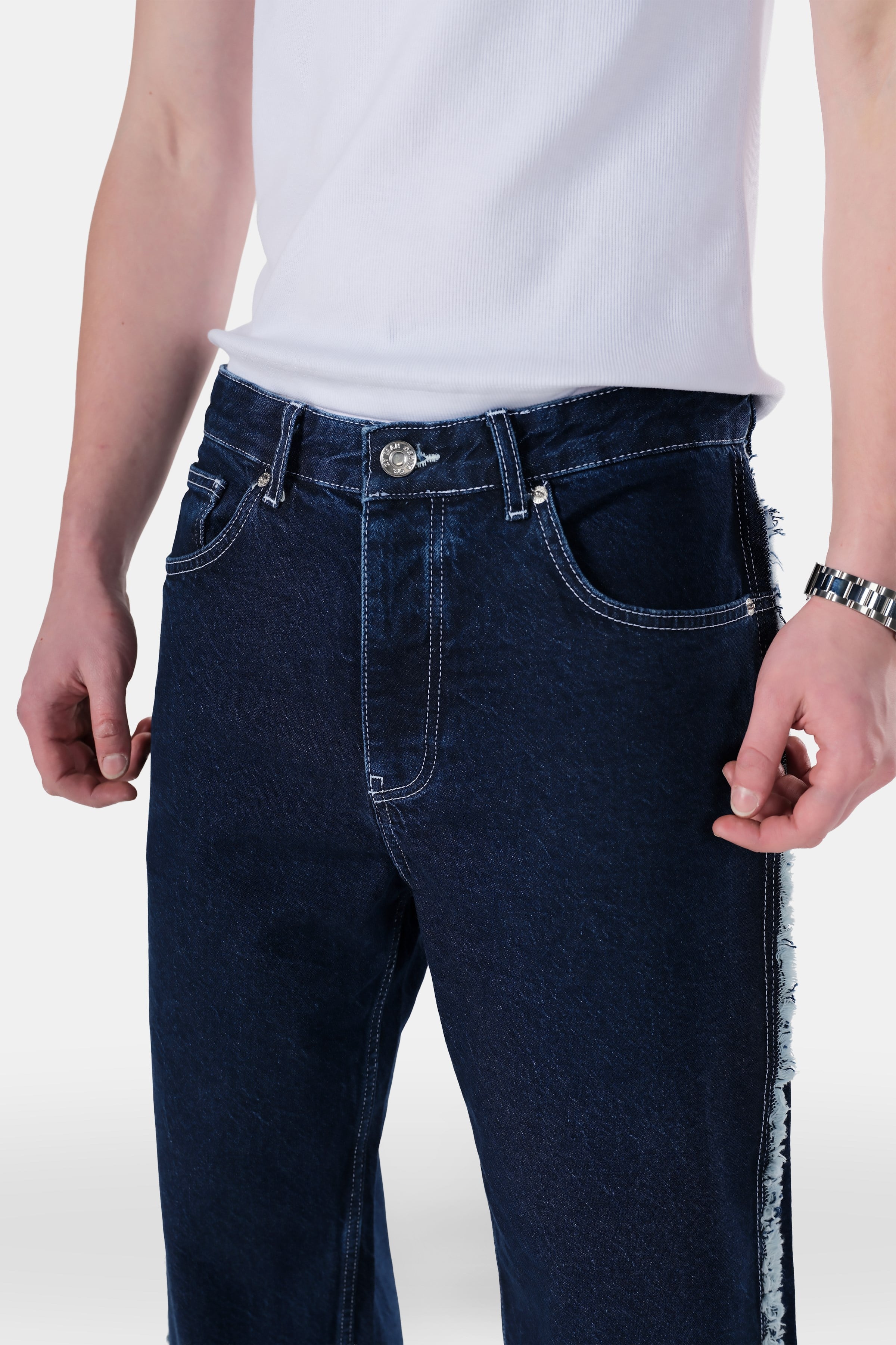 Püskül ve Yırtmaç Detaylı Baggy Fit Jean