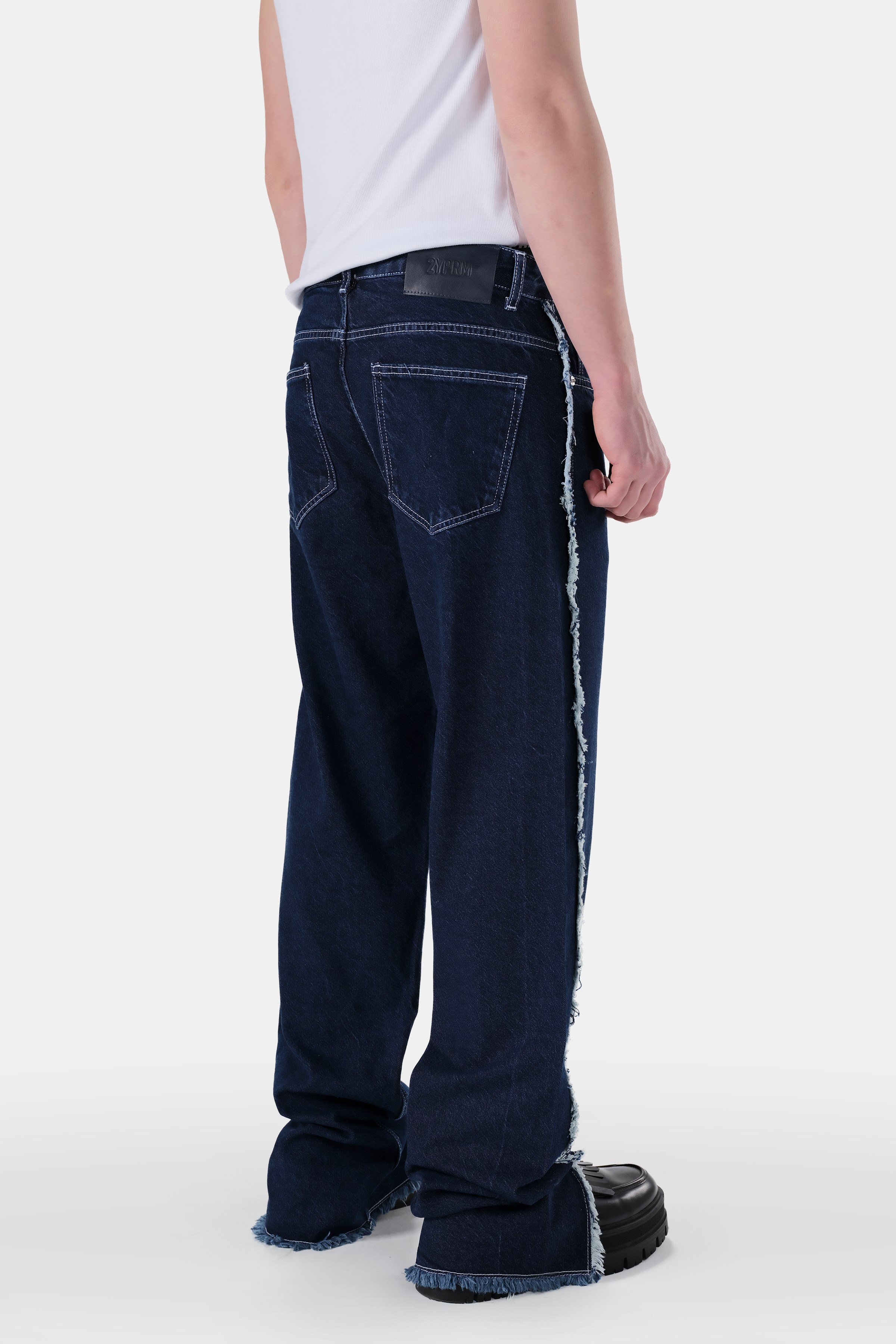 Püskül ve Yırtmaç Detaylı Baggy Fit Jean