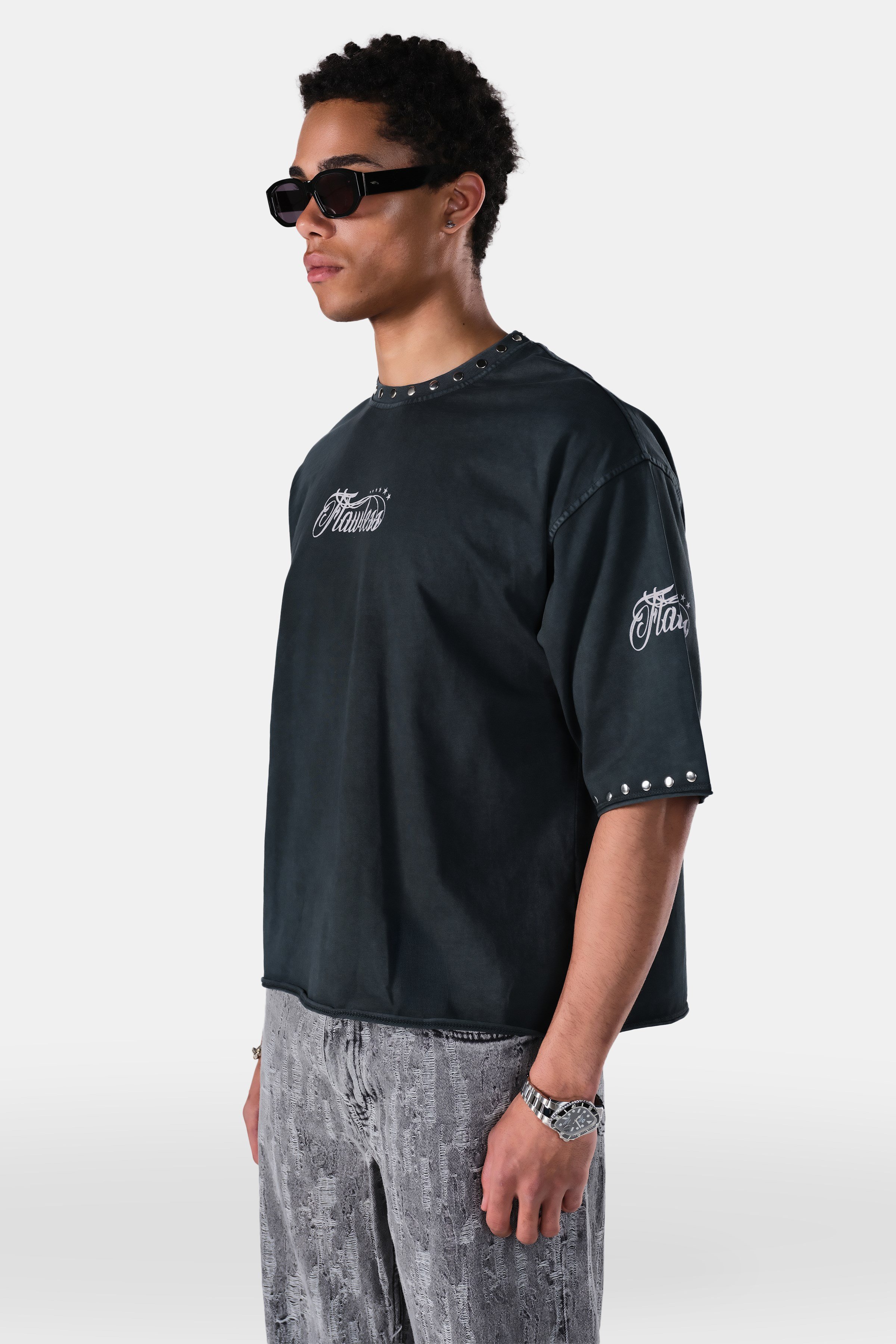 Yıkamalı Baskılı ve Metal Droplu Crop Fit Tshirt