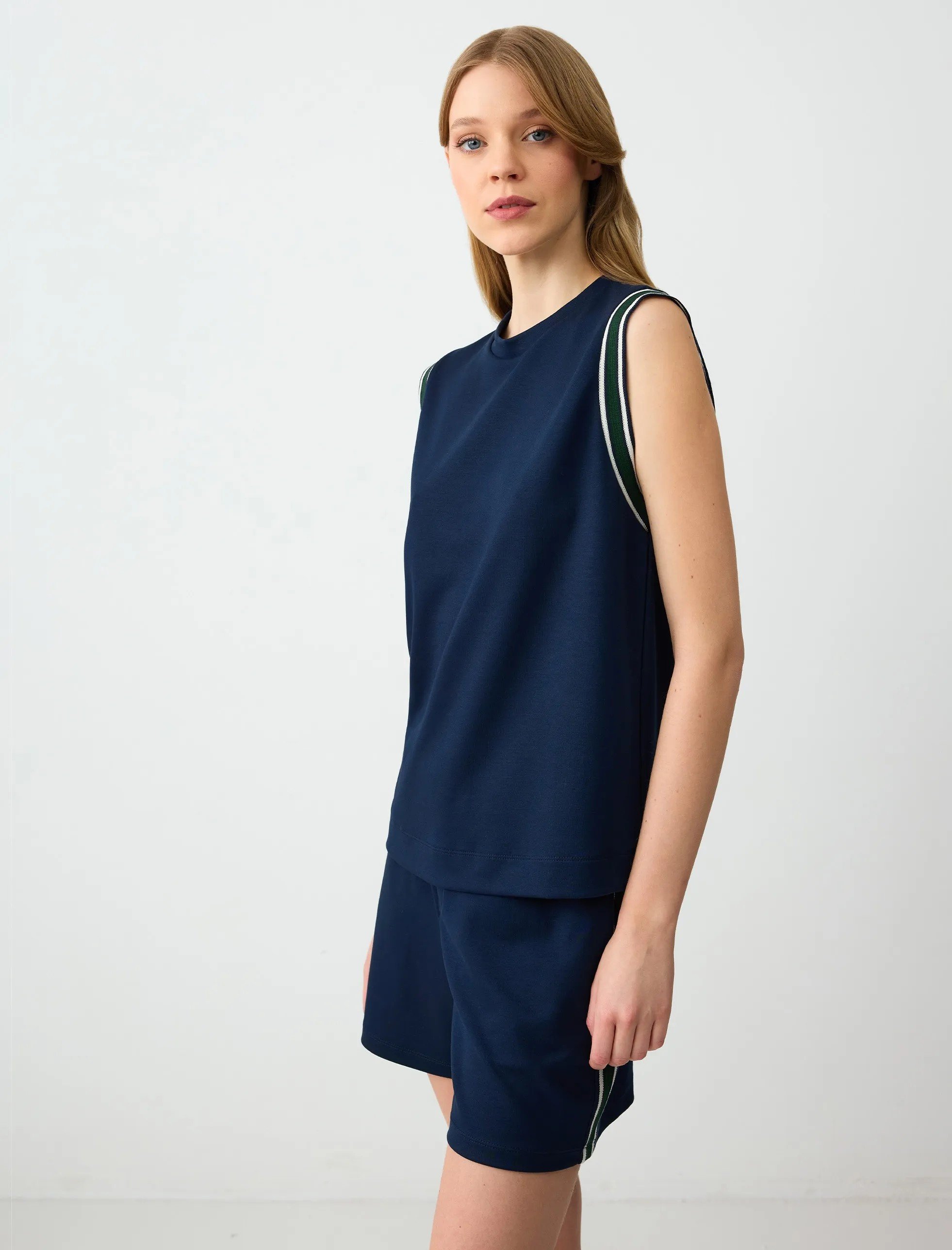 Bisiklet Yaka Kolsuz Örme Modal Tişört