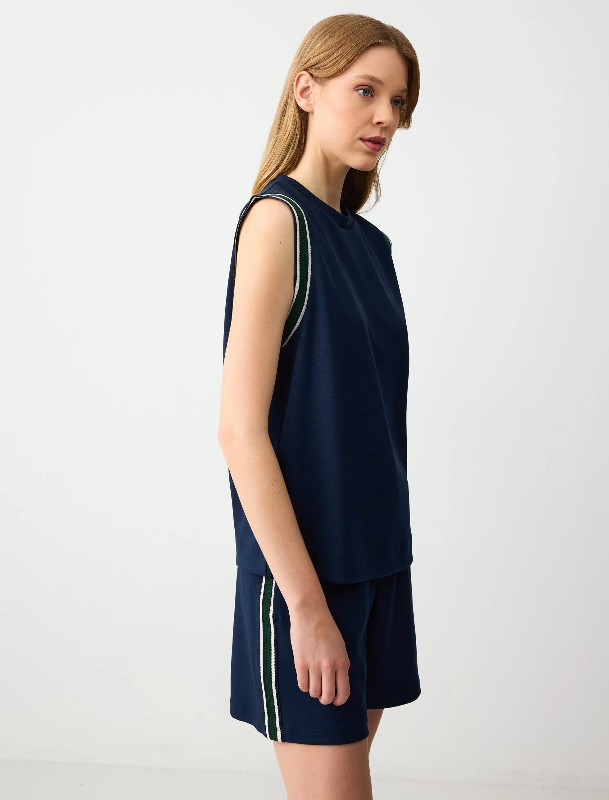 Bisiklet Yaka Kolsuz Örme Modal Tişört