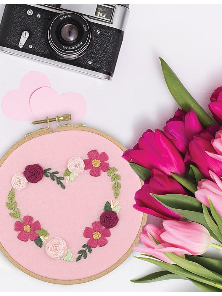 Blossoming Embroidery Nakış Kitabı (İngilizce)