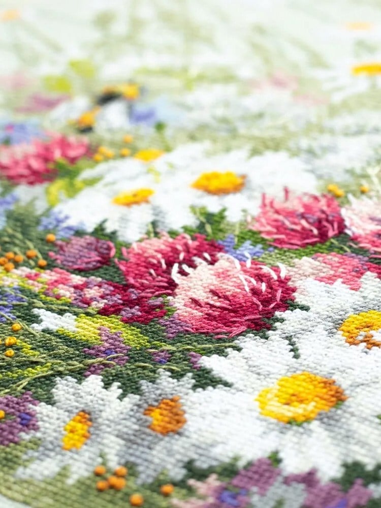 Magic Needle Papatyalar ve Yonca Kanaviçe Kiti - 310-225