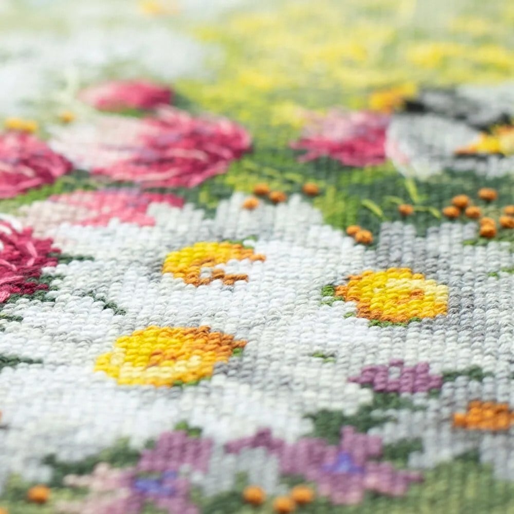 Magic Needle Papatyalar ve Yonca Kanaviçe Kiti - 310-225