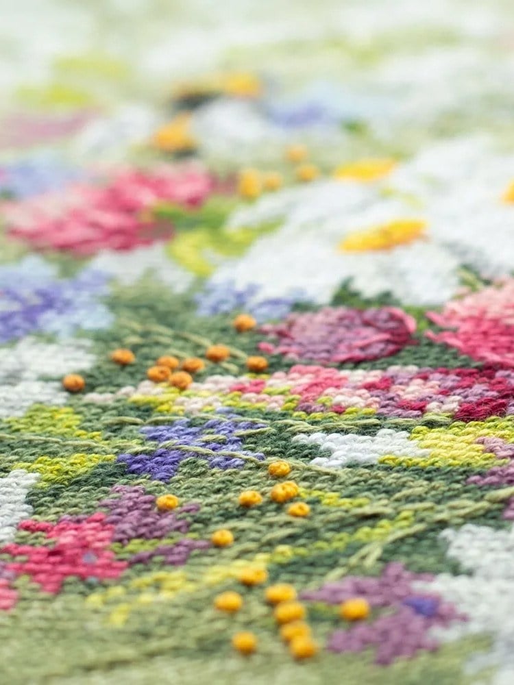 Magic Needle Papatyalar ve Yonca Kanaviçe Kiti - 310-225