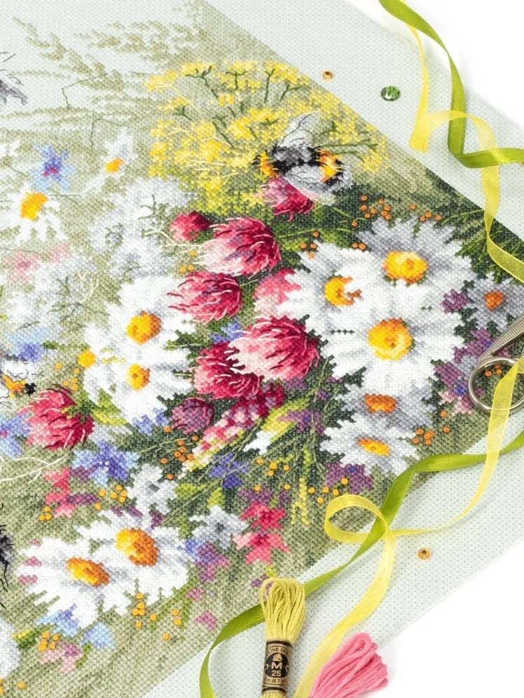 Magic Needle Papatyalar ve Yonca Kanaviçe Kiti - 310-225