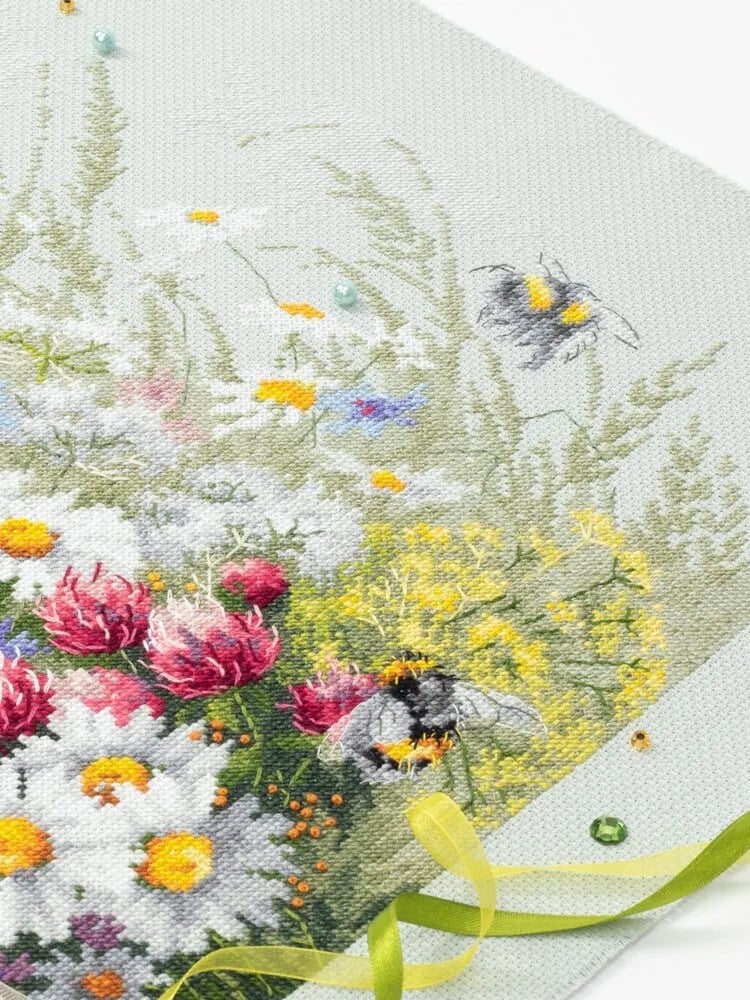 Magic Needle Papatyalar ve Yonca Kanaviçe Kiti - 310-225