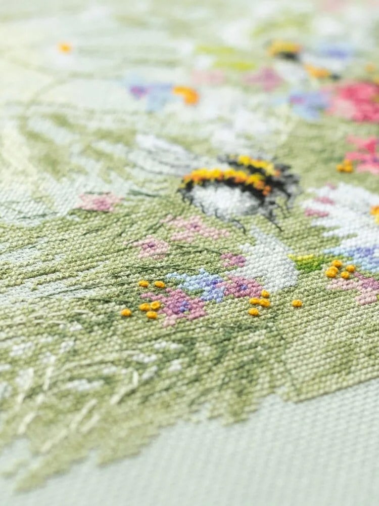 Magic Needle Papatyalar ve Yonca Kanaviçe Kiti - 310-225