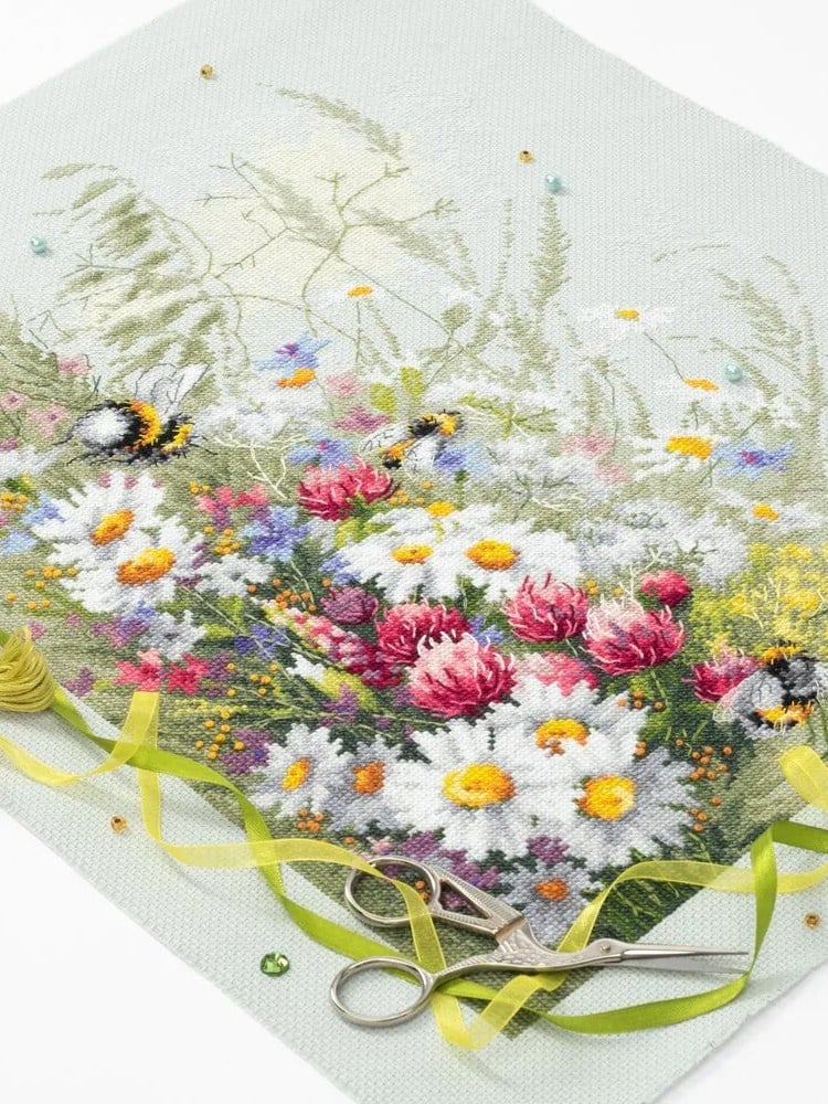 Magic Needle Papatyalar ve Yonca Kanaviçe Kiti - 310-225