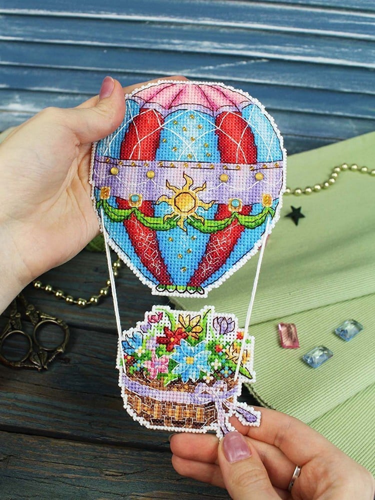 MP Studia Gökyüzü Buketi Plastik Etaminli Kanaviçe Kiti (Plastik Etamin, İplik ve Şema Dahil) - P-1155