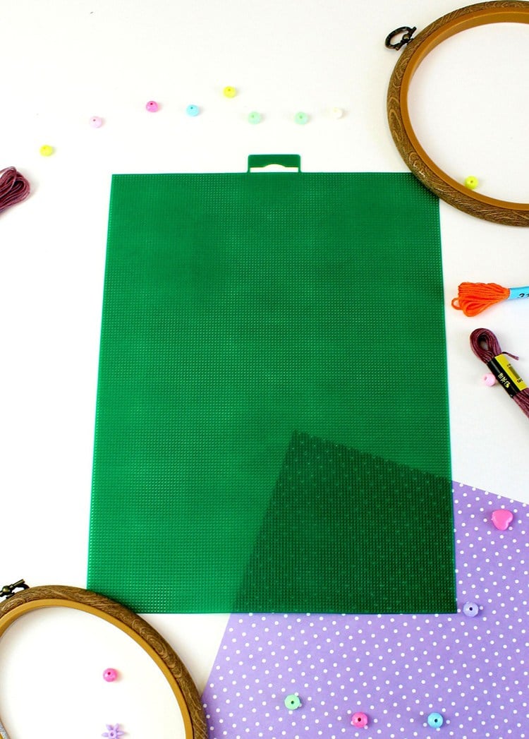 MP Studia Plastik Etamin 21x28 cm 14 Count Çimen Yeşili – Mat Plastik Kanava - K-063