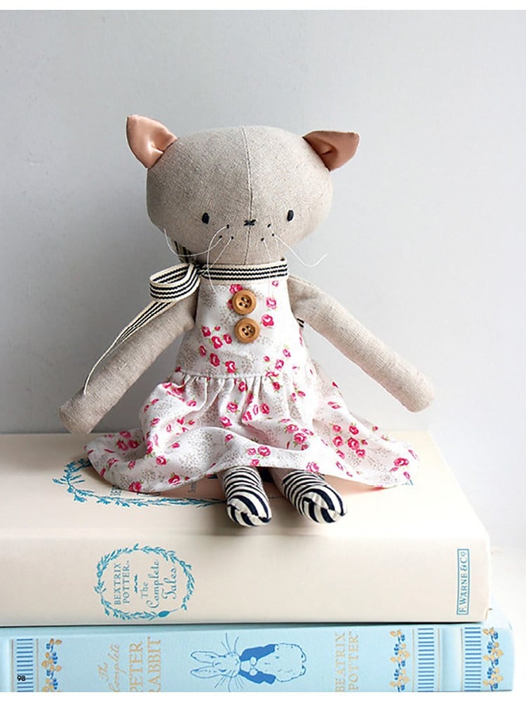 Rainy Day Sewing (İngilizce)