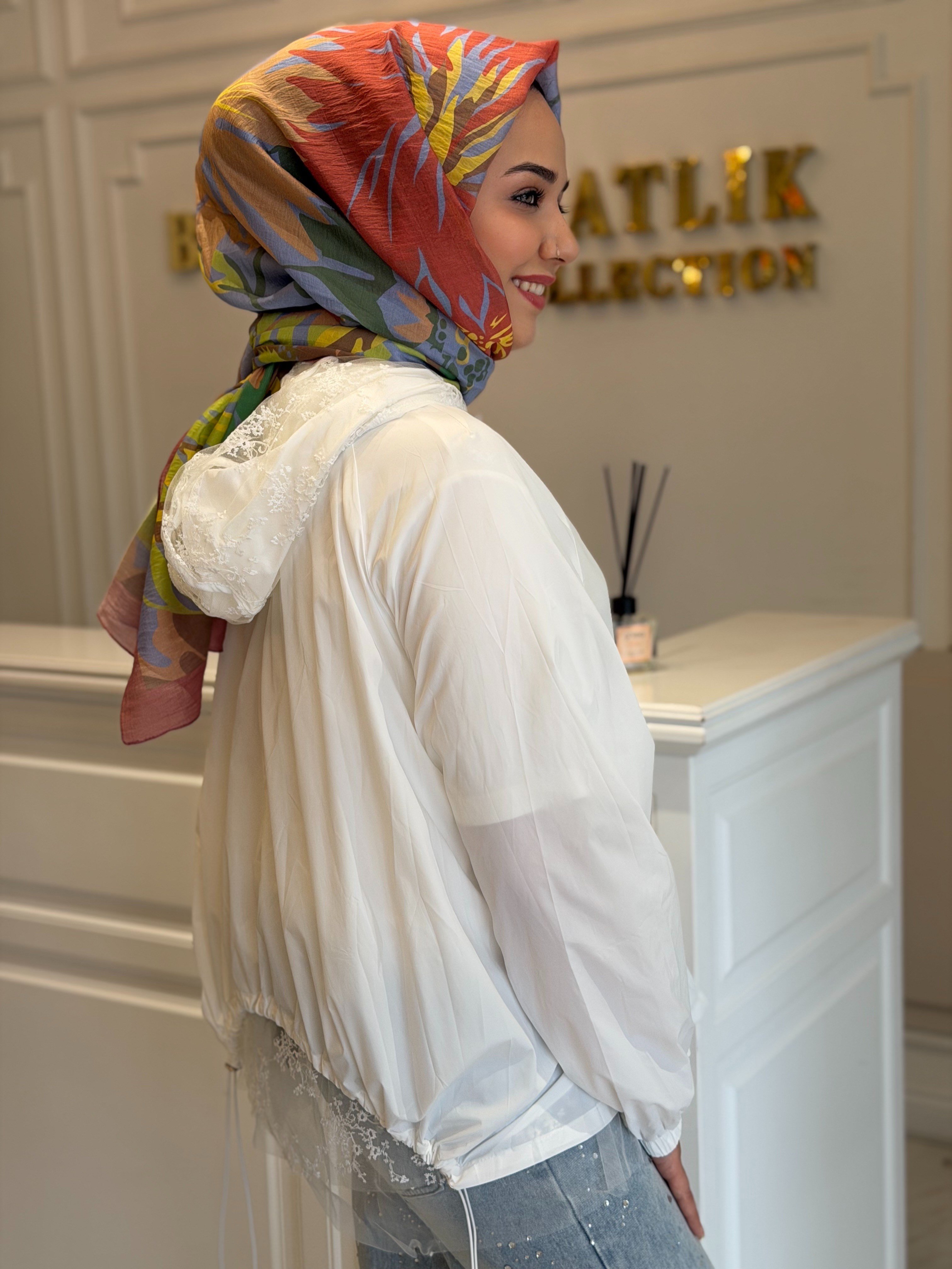 BTL Dantel Detaylı Kapşonlu Trenç Beyaz