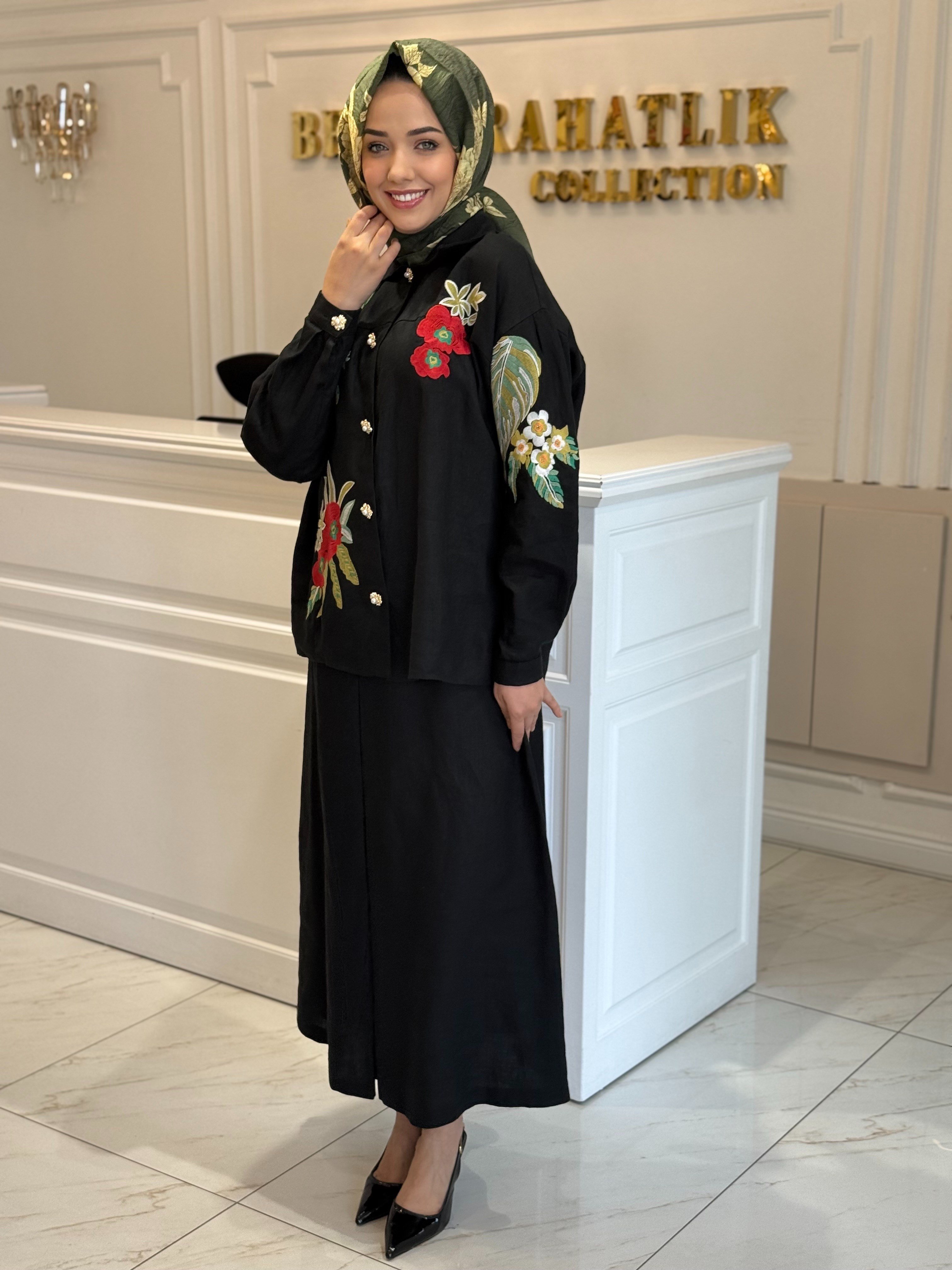 Ghısa Çiçek Desenli Etekli Takım Siyah
