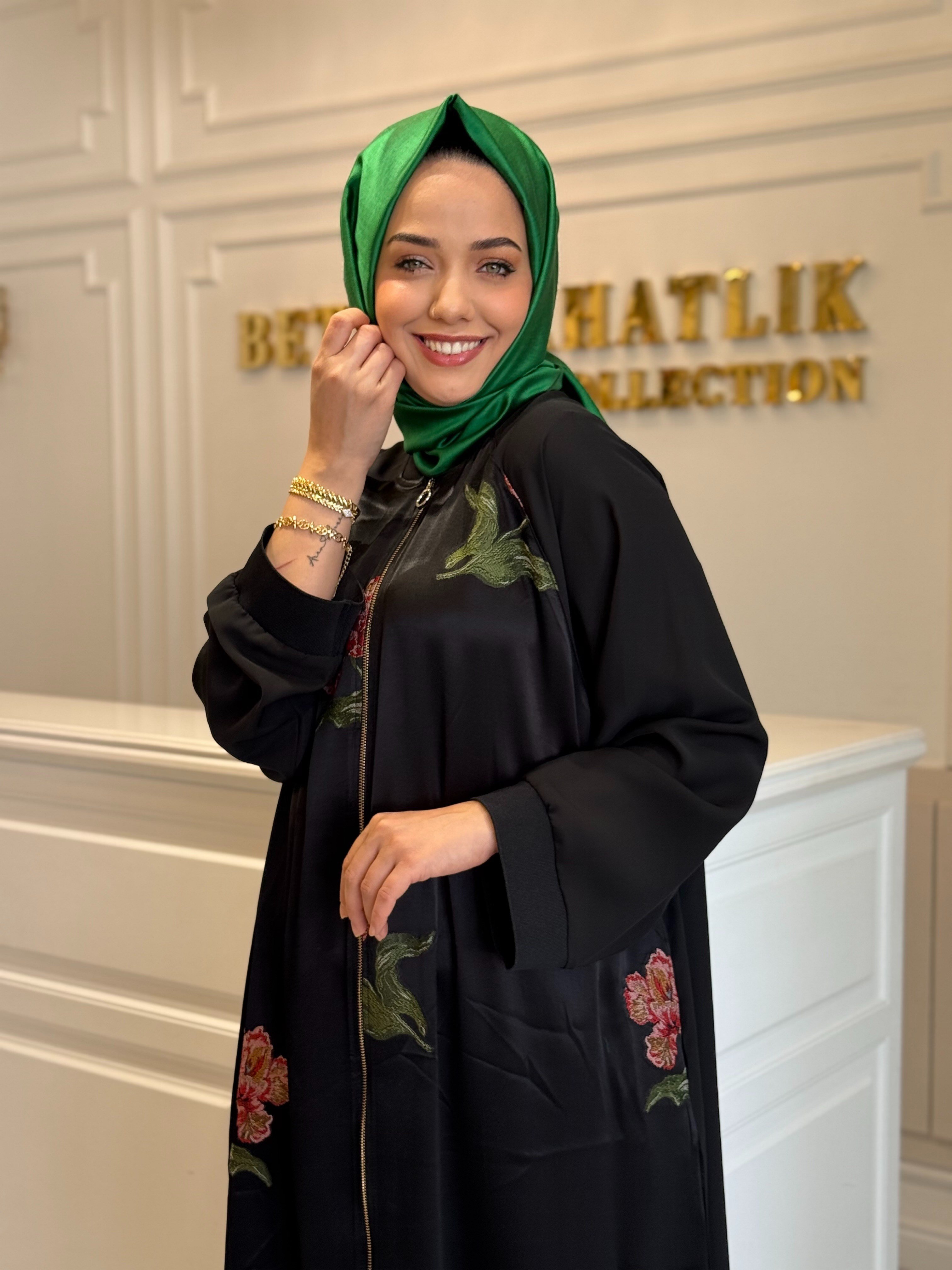 Ghısa Gül Nakış Detaylı Takım Siyah