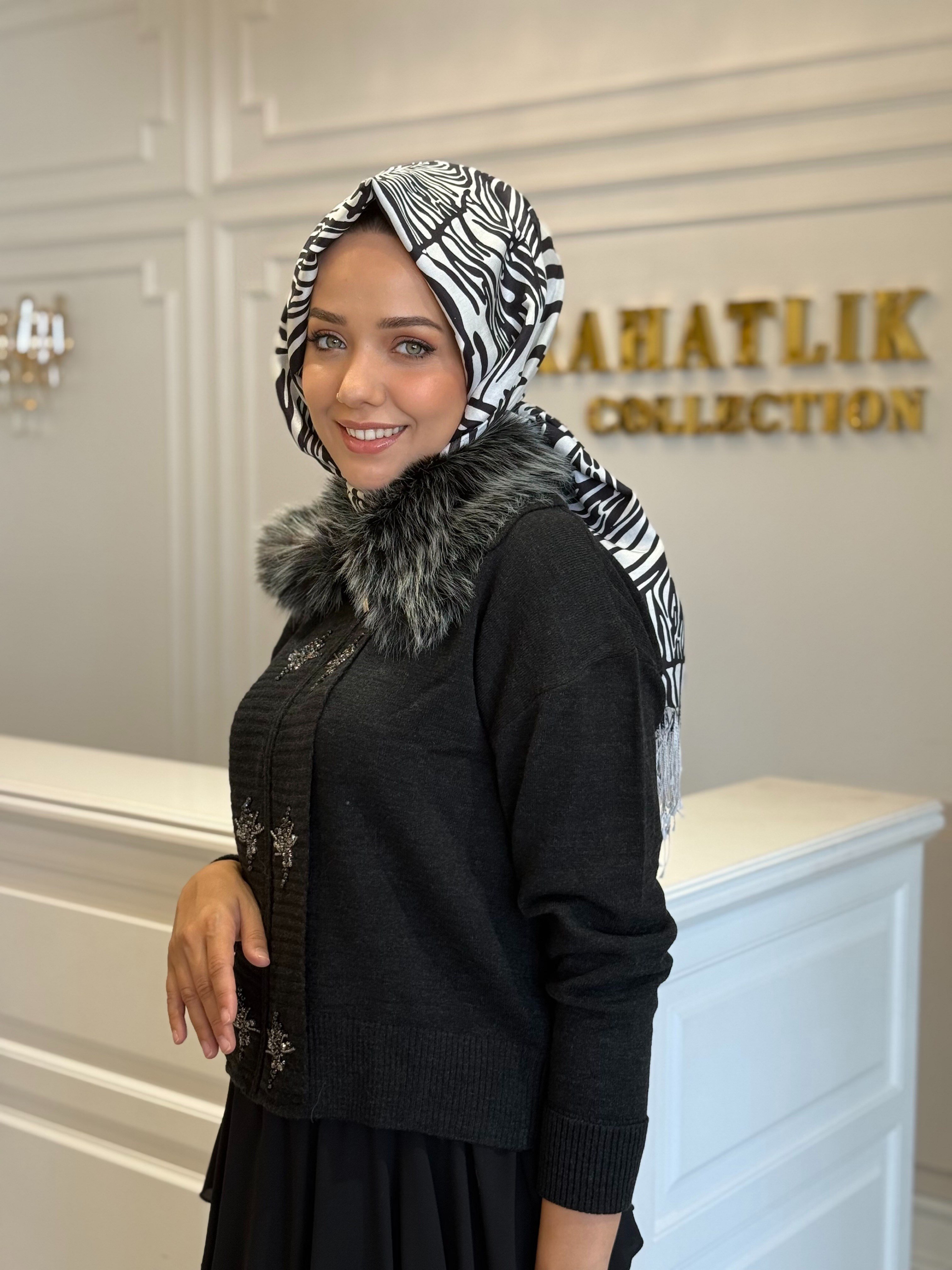 MY312 6204 YAKASI KÜRKLÜ TAŞLI HIRKA SİYAH