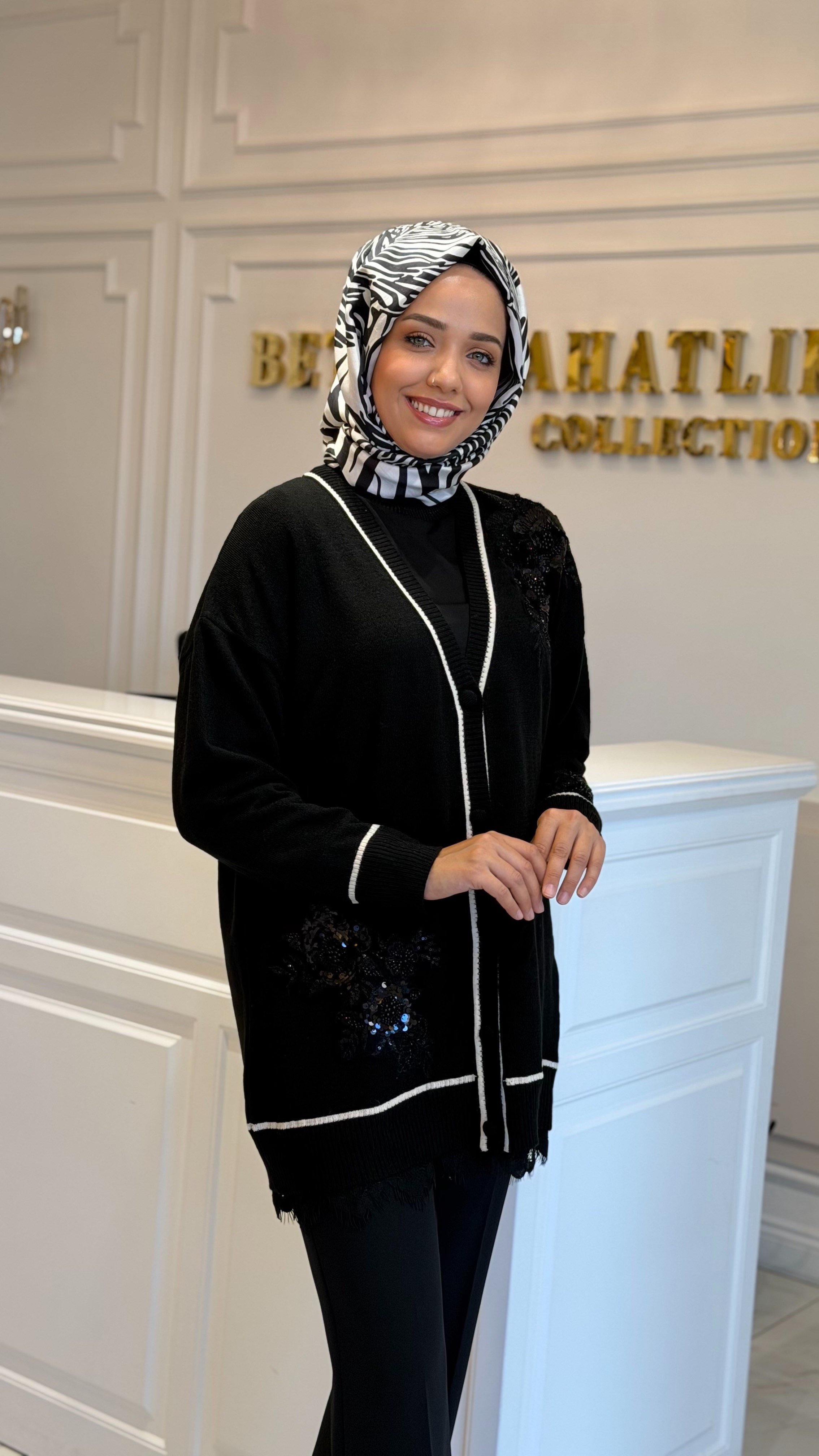 MY312 6205 İŞLEMELİ TRİKO HIRKA SİYAH