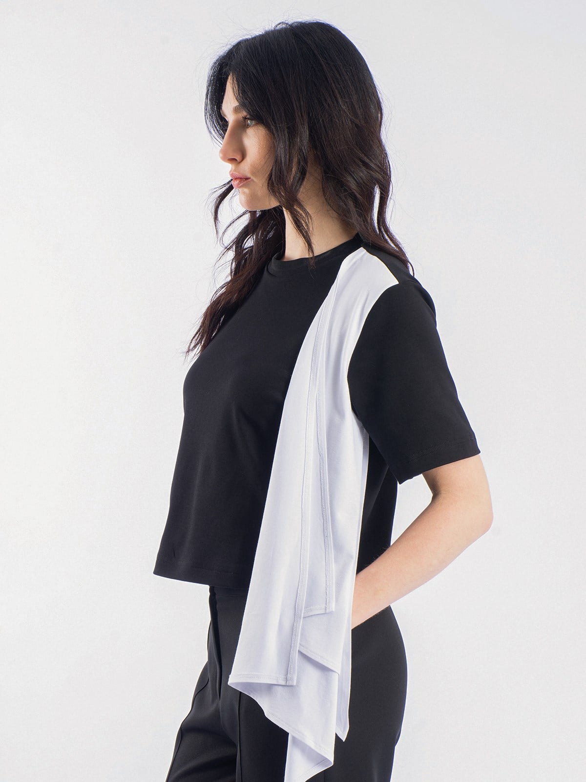 Asimetrik Kesim Tişört&Fit Havuç Kesim Pantolon İkili Takım