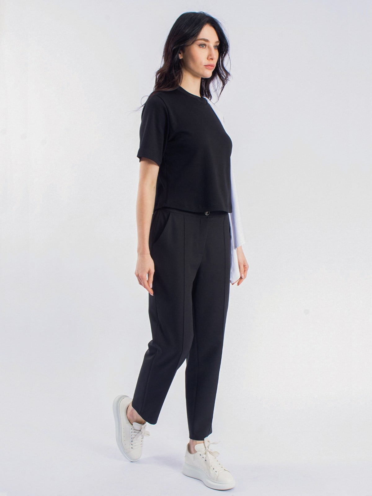 Asimetrik Kesim Tişört&Fit Havuç Kesim Pantolon İkili Takım