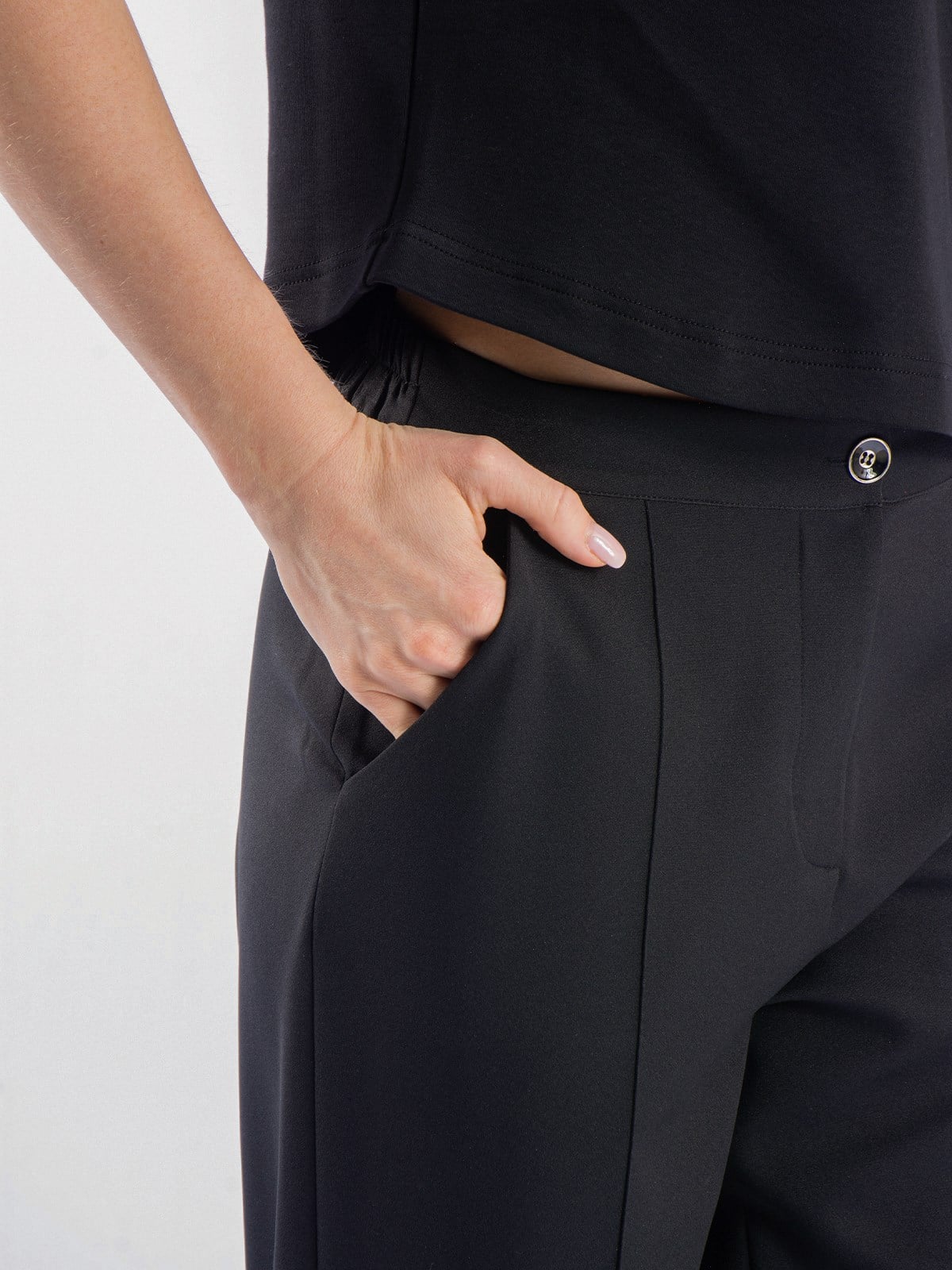 Asimetrik Kesim Tişört&Fit Havuç Kesim Pantolon İkili Takım