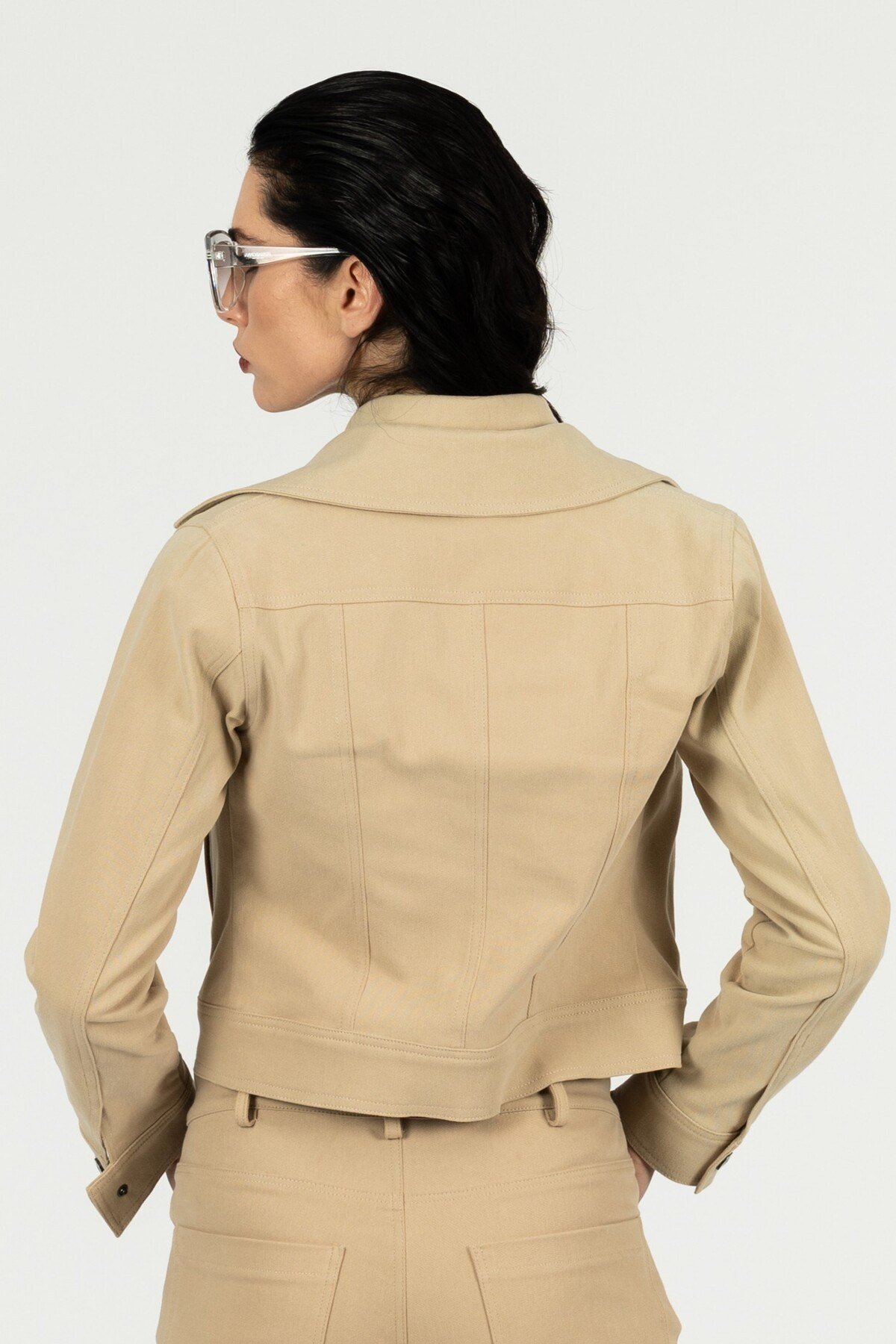 Fermuarlı Fit Kesim Çıtçıt Detaylı Crop Kadın Ceket