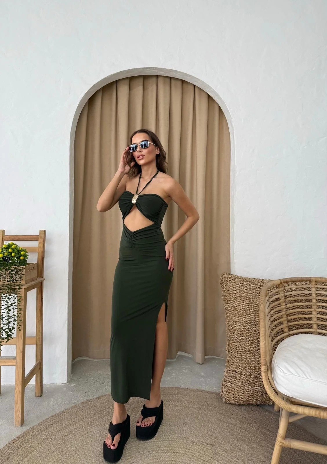 AKSESUAR DETAY BOYUNDAN BAĞLAMALI SANDY UZUN ELBİSE YEŞİL