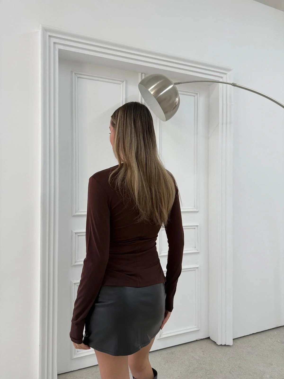 AKSESUAR DETAY V YAKA SANDY BLUZ KAHVE