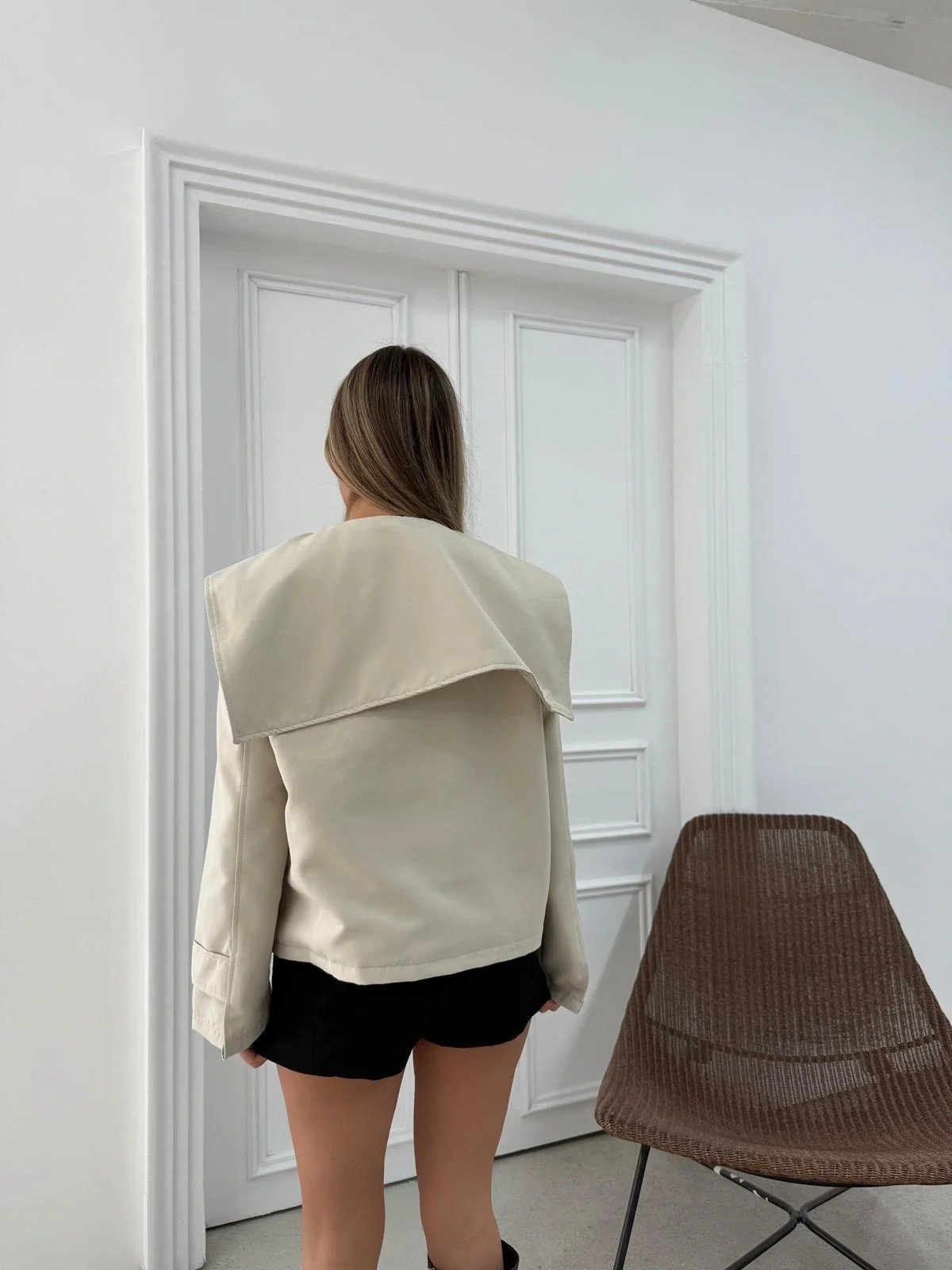 BEBE YAKA DÜĞME DETAY İÇ ASTARLI TRENÇKOT KREM