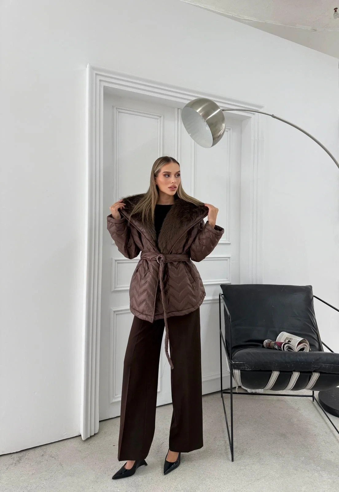 BEL KUŞAKLI BAKLAVA DESEN YAKA KÜRK DETAY ŞİŞME MONT KAHVE