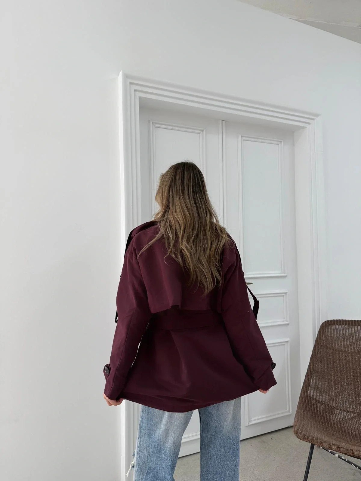 BEL KUŞAKLI DÜĞME DETAY İÇ ASTARLI OVERSİZE KISA TRENÇKOT MÜRDÜM