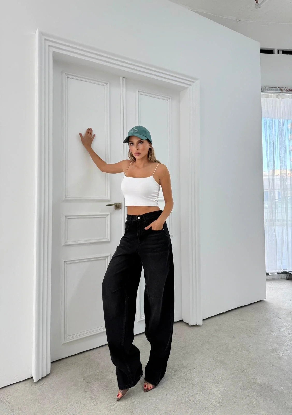 BEL TOKA DETAY BOL KESİM GENİŞ PAÇA BAGGY JEAN SİYAH