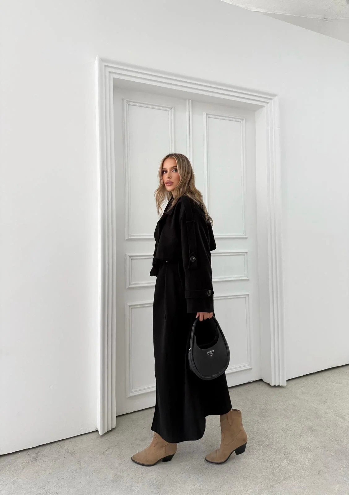 BEL VE KOL KUŞAKLI DÜĞME DETAY İÇ ASTARLI UZUN KAŞE KABAN SİYAH 2027