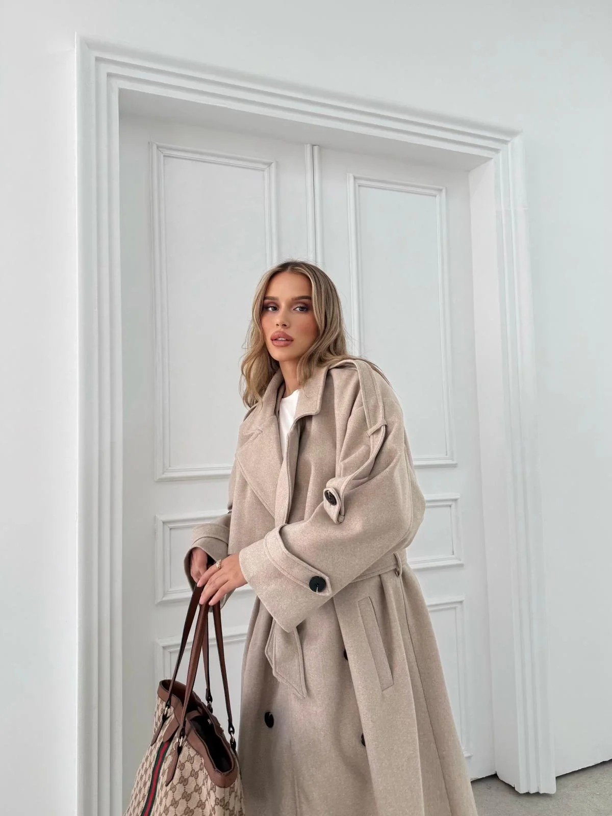 BEL VE KOL KUŞAKLI DÜĞME DETAY İÇ ASTARLI UZUN KAŞE KABAN 2027 (GÖRSELDEN KOYUDUR VİZON RENGİ)