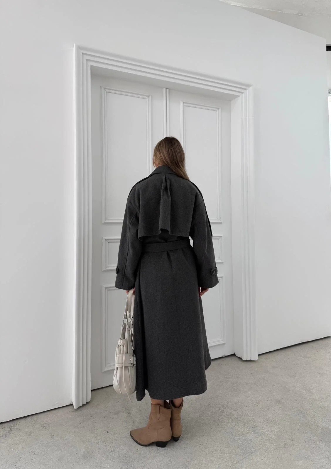 BEL VE KOL KUŞAKLI DÜĞME DETAY İÇ ASTARLI UZUN KAŞE KABAN ANTRASİT 2027