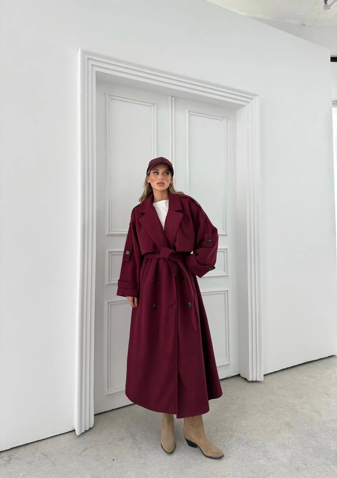 BEL VE KOL KUŞAKLI DÜĞME DETAY İÇ ASTARLI UZUN KAŞE KABAN BORDO 2027