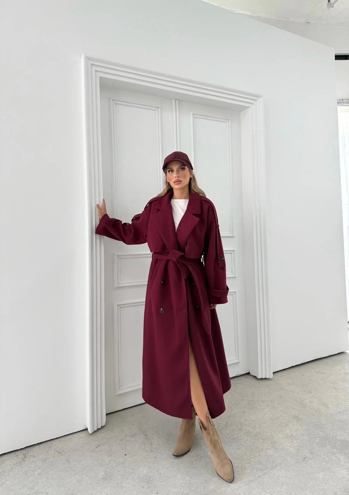 BEL VE KOL KUŞAKLI DÜĞME DETAY İÇ ASTARLI UZUN KAŞE KABAN BORDO 2027