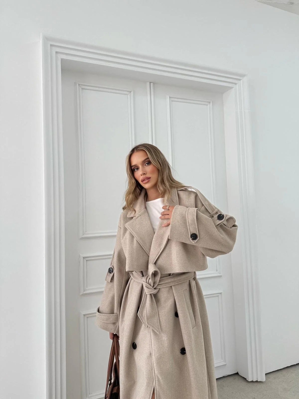 BEL VE KOL KUŞAKLI DÜĞME DETAY İÇ ASTARLI UZUN KAŞE KABAN 2027 (GÖRSELDEN KOYUDUR VİZON RENGİ)