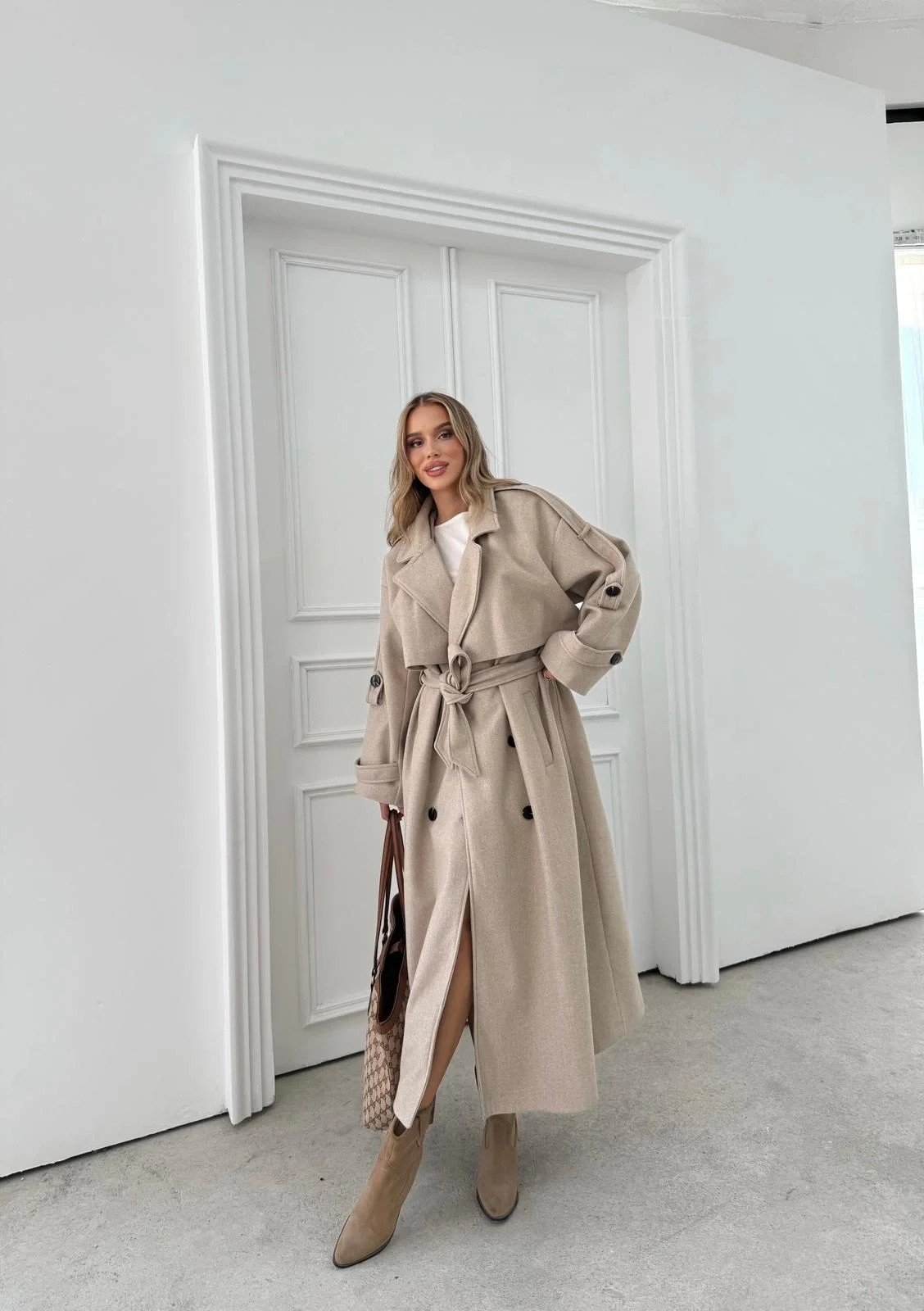 BEL VE KOL KUŞAKLI DÜĞME DETAY İÇ ASTARLI UZUN KAŞE KABAN 2027 (GÖRSELDEN KOYUDUR VİZON RENGİ)