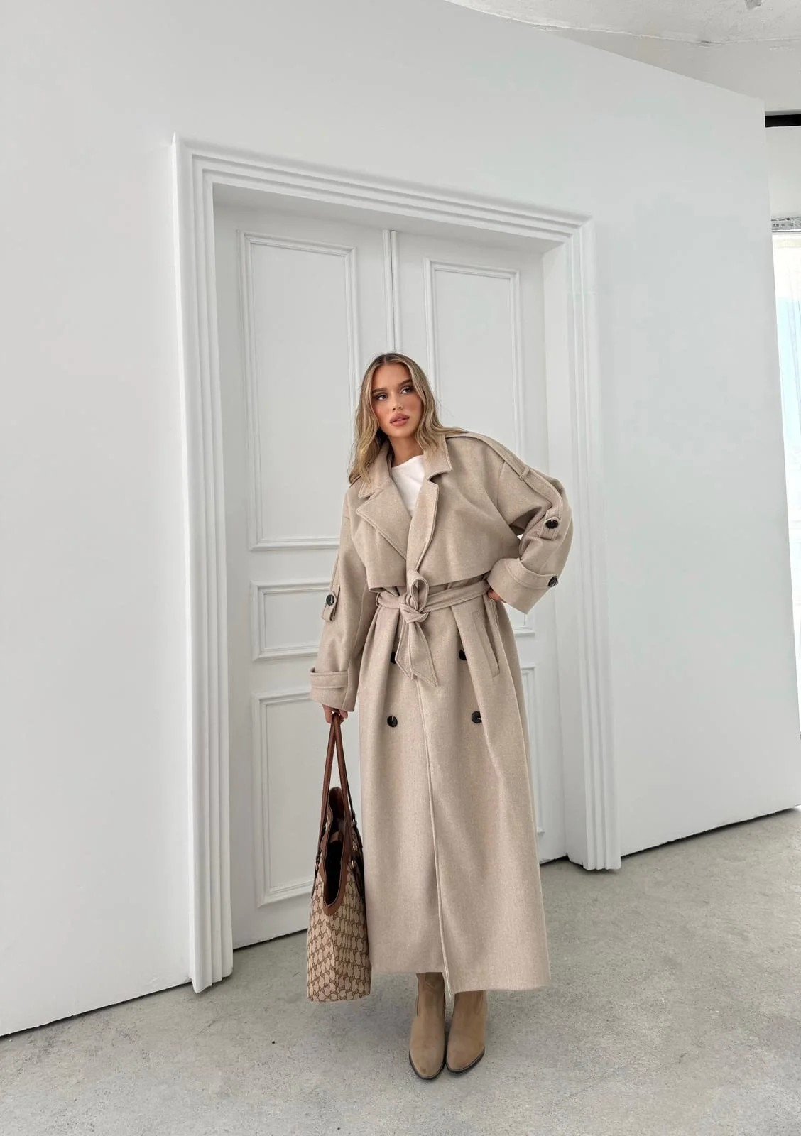 BEL VE KOL KUŞAKLI DÜĞME DETAY İÇ ASTARLI UZUN KAŞE KABAN 2027 (GÖRSELDEN KOYUDUR VİZON RENGİ)