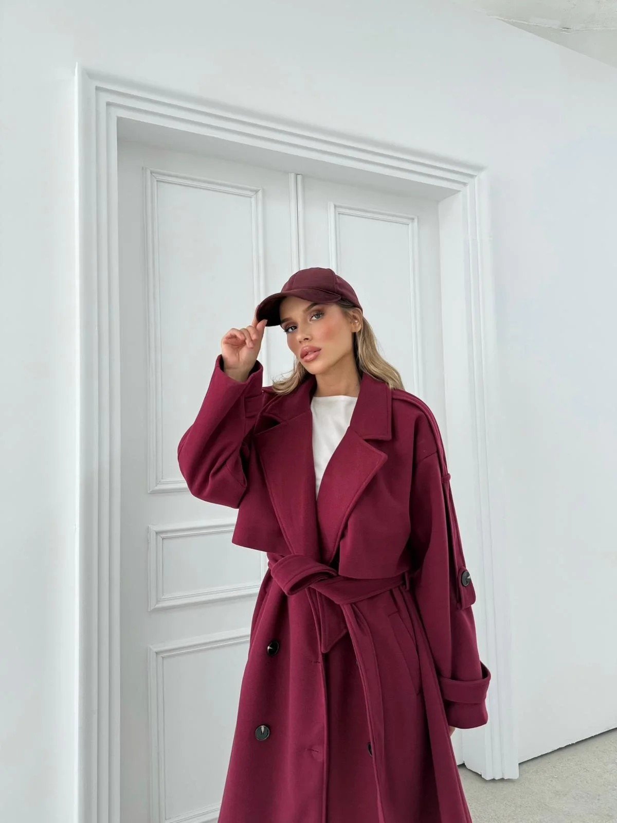 BEL VE KOL KUŞAKLI DÜĞME DETAY İÇ ASTARLI UZUN KAŞE KABAN BORDO 2027