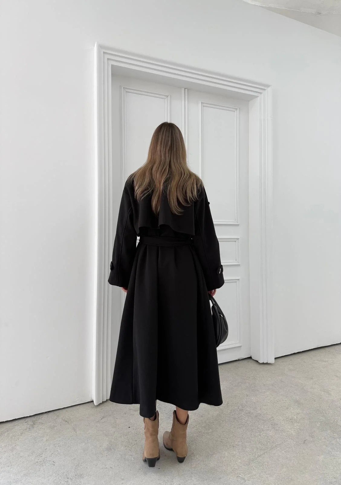 BEL VE KOL KUŞAKLI DÜĞME DETAY İÇ ASTARLI UZUN KAŞE KABAN SİYAH 2027