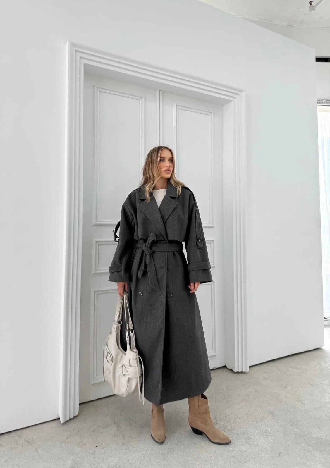 BEL VE KOL KUŞAKLI DÜĞME DETAY İÇ ASTARLI UZUN KAŞE KABAN ANTRASİT 2027