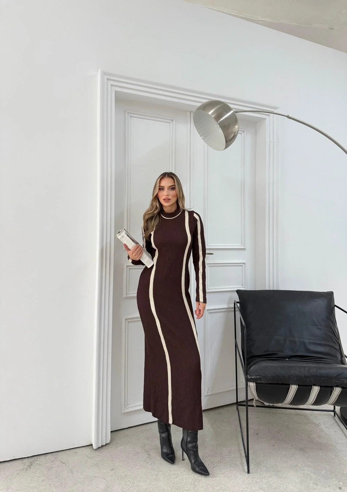 BİSİKLET YAKA GARNELİ UZUN KALEM TRİKO ELBİSE KAHVE