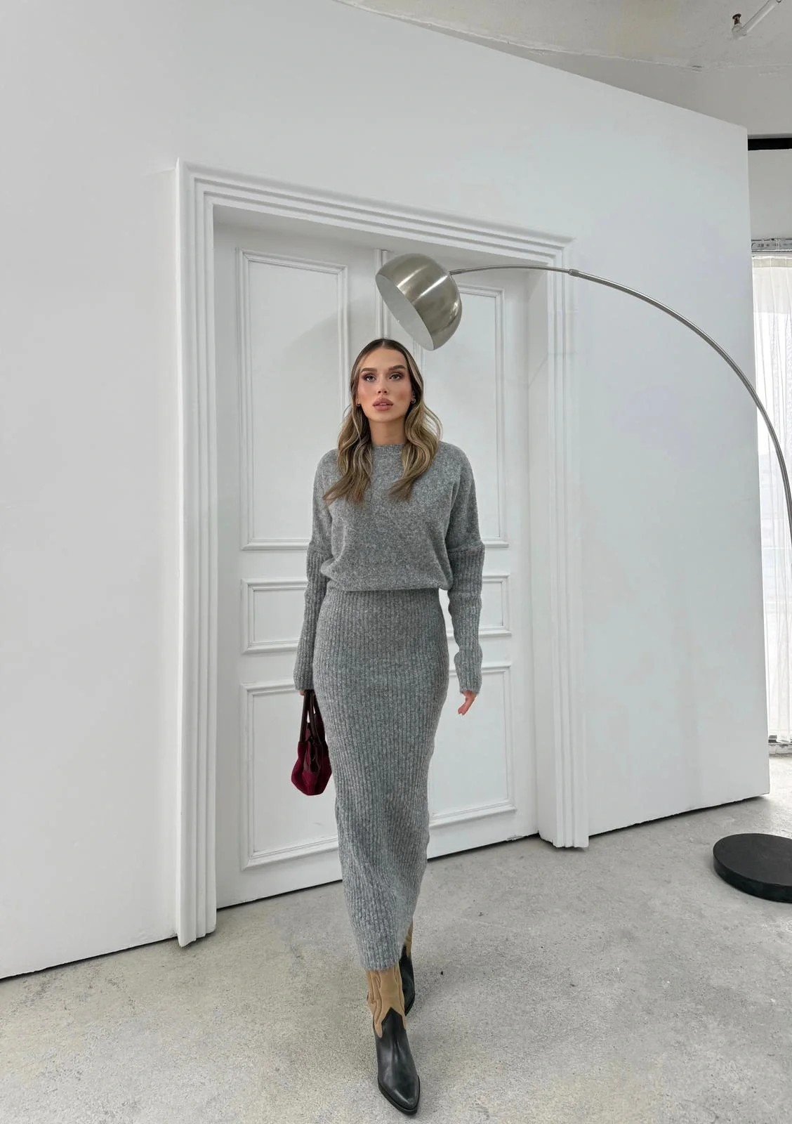 BİSİKLET YAKA YUMOŞ DOKULU BEL KATLAMA DETAY UZUN TRİKO ELBİSE ANTRASİT