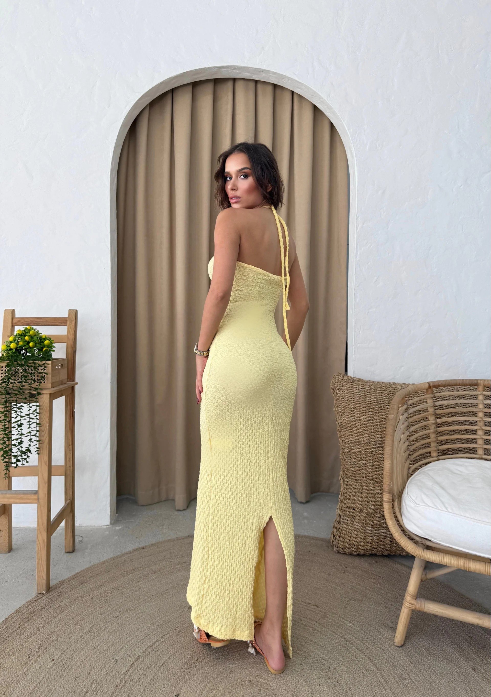 BOYUNDAN BAĞLAMALI GOFRE UZUN ELBİSE SARI