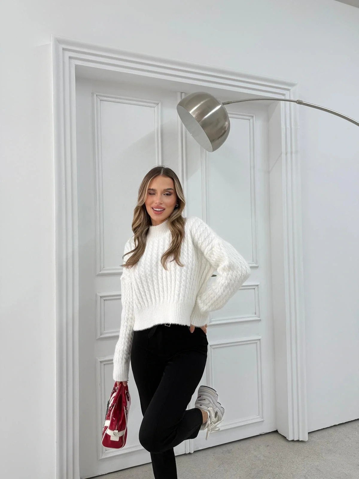 BURGULU YUMOŞ DOKULU CROP KAZAK BEYAZ