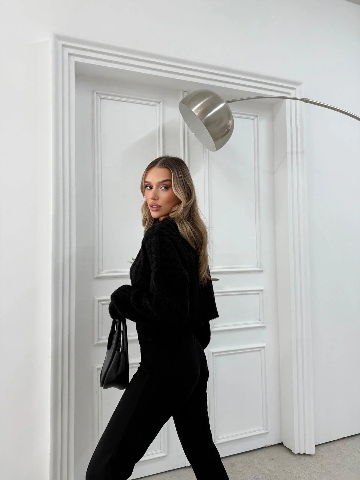 BURGULU YUMOŞ DOKULU CROP KAZAK SİYAH