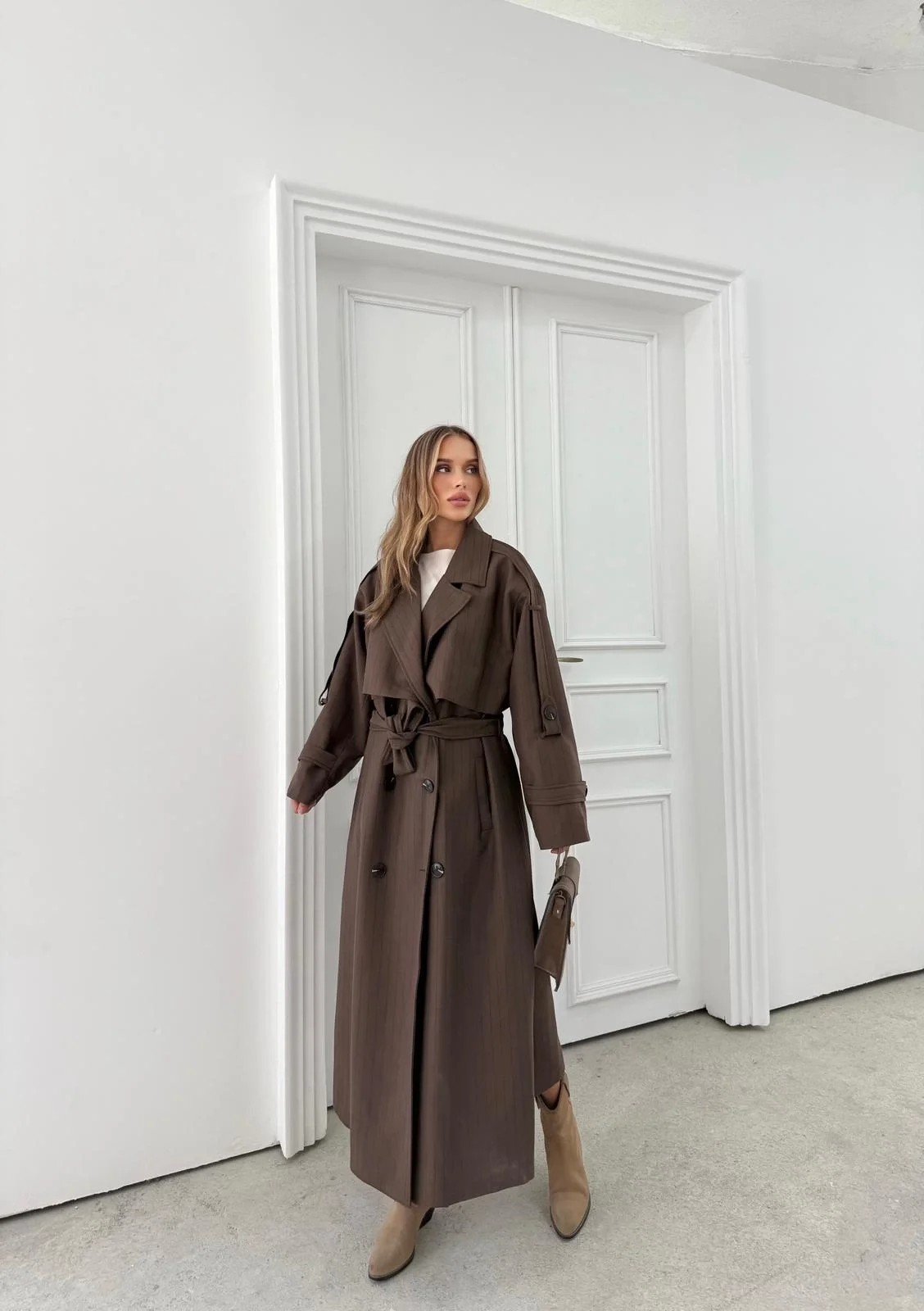 ÇİZGİLİ BEL VE KOL KUŞAKLI İÇ ASTARLI UZUN TRENÇKOT KAHVE