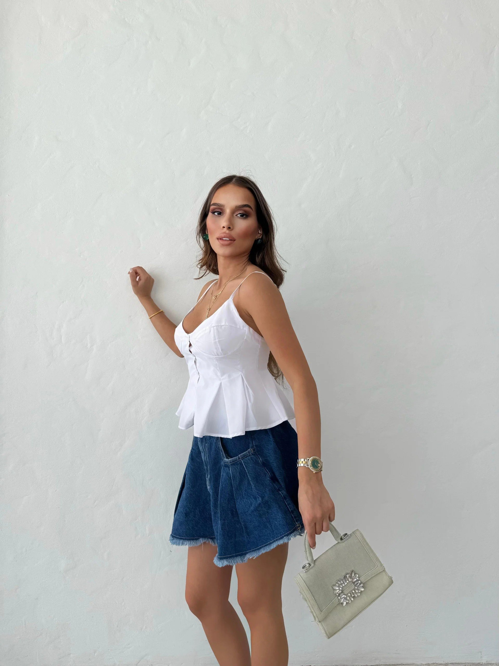 DÜĞME DETAY ASKILI BLUZ BEYAZ