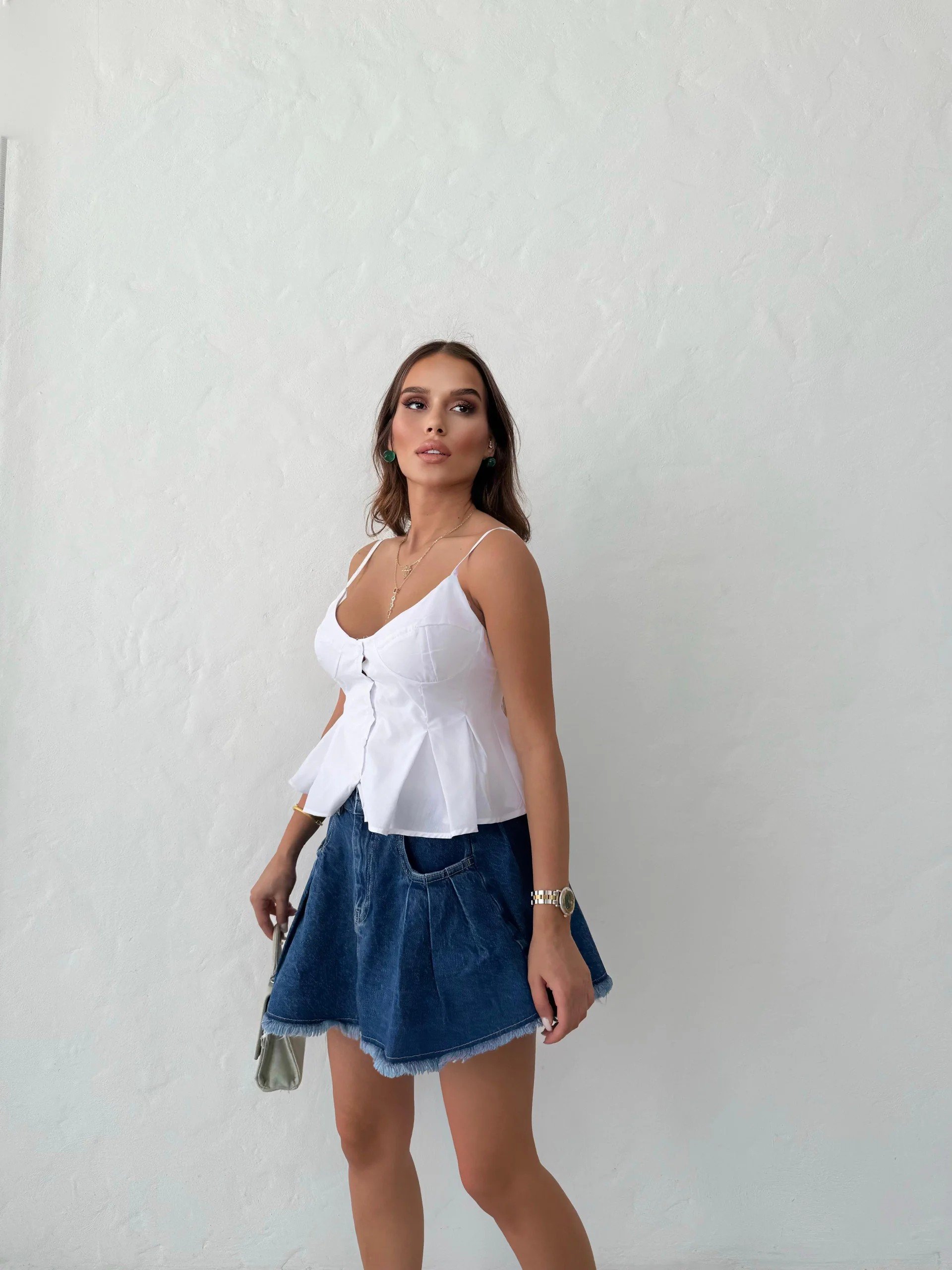 DÜĞME DETAY ASKILI BLUZ BEYAZ